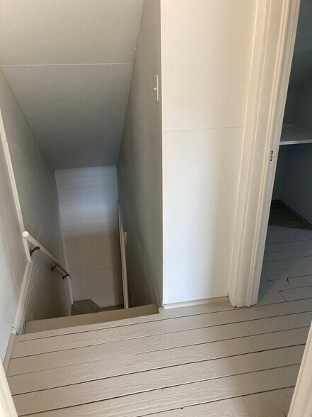 Stairs - 838 Shober St