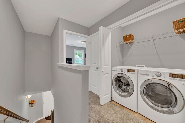 Building Photo - 253 Woodland Vly Ln