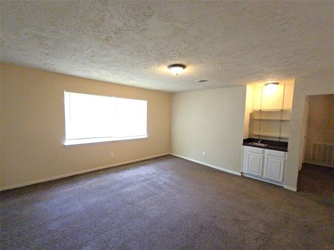 Building Photo - 4718 Reynaldo Dr