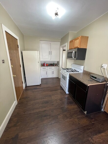 Kitchen - 5724 W Vliet St