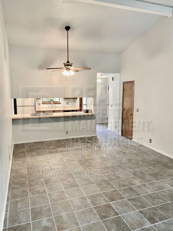 Building Photo - 723 Rimrock Rd