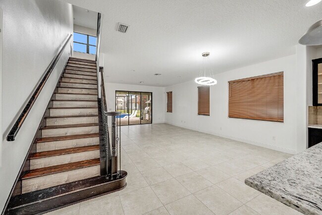 Building Photo - 4BR, 2.5BA home with resort style outdoor living!