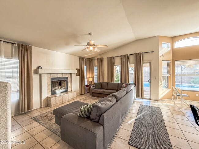 Building Photo - 5057 E Delta Ave