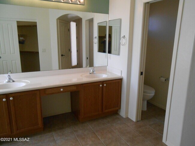 Building Photo - 14048 E Fairway Bluff Ct