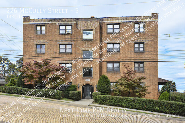 Primary Photo - April or May 1st Large 1 Bed in Heart of M...