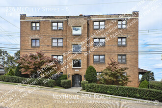 Building Photo - May 1st Large 1 Bed in Heart of Mount Leba...