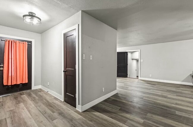 Building Photo - Fully Furnished Room for Rent- $550- Loren...