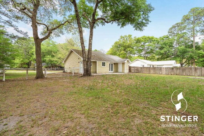 Building Photo - 12 Robin Way