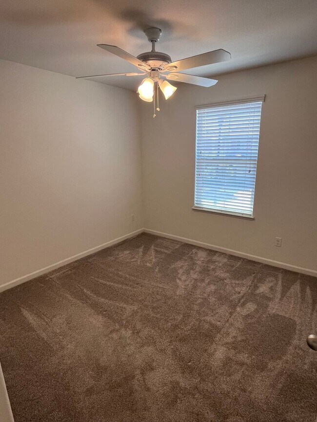 Building Photo - BEAUTIFUL HOME IN WEST ROSEVILLE!!