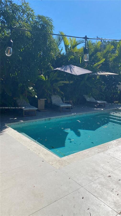 Building Photo - 1277 SW 19th St