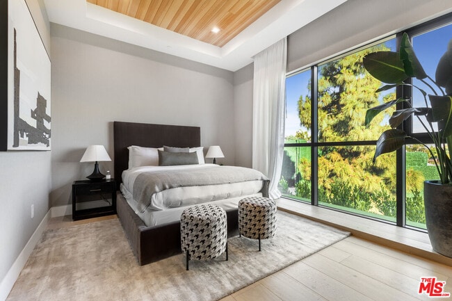 Building Photo - 1033 Somera Rd