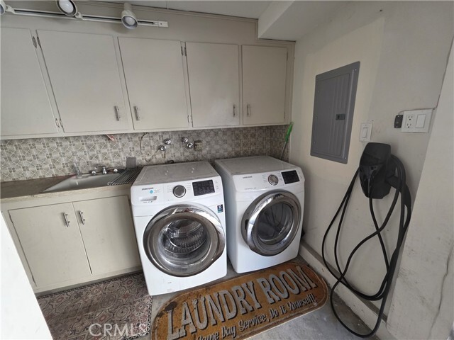 Building Photo - 5256 Lindley Ave