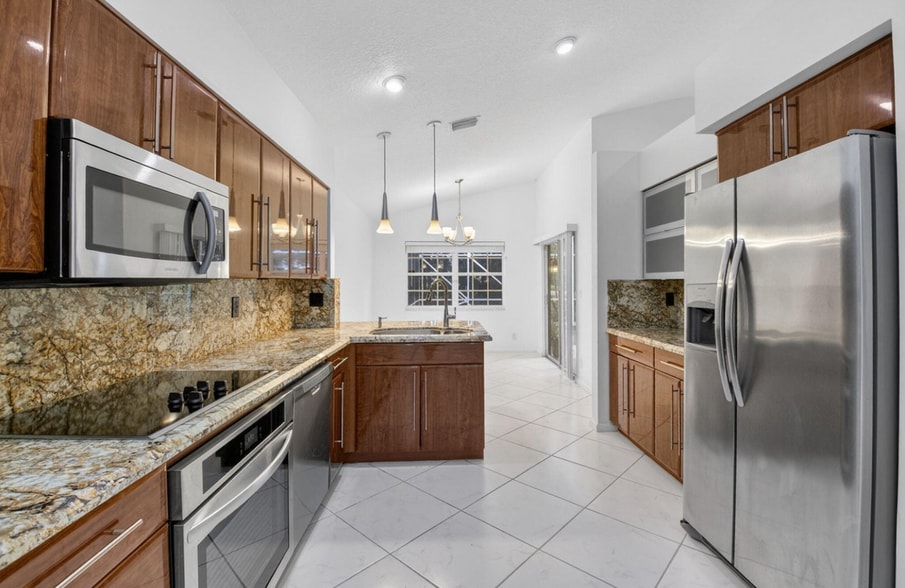 Building Photo - 7558 Ironbridge Cir