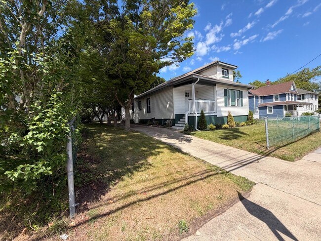Building Photo - Stunning 3 bedroom 2 bathroom single family house available in Asbury Park!
