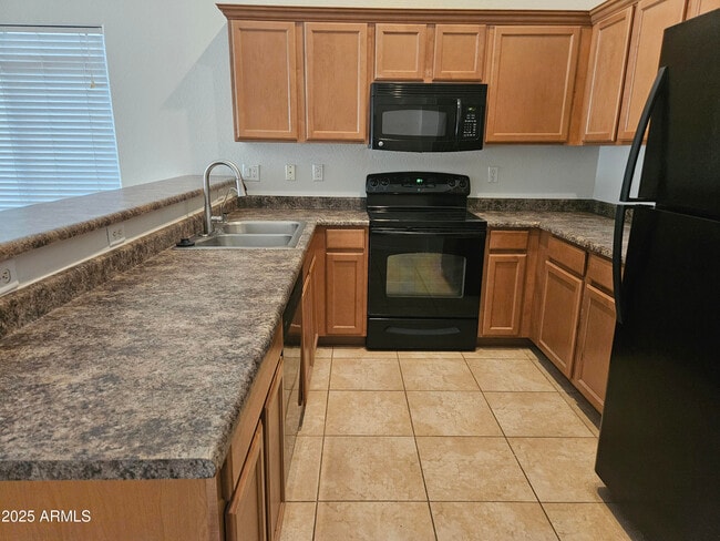 Building Photo - 41187 W Bravo Dr