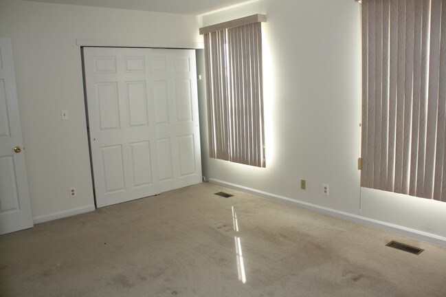 Building Photo - 7923 Ridge Ave