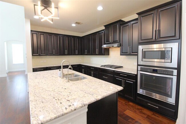 Building Photo - 5800 Viejo Dr