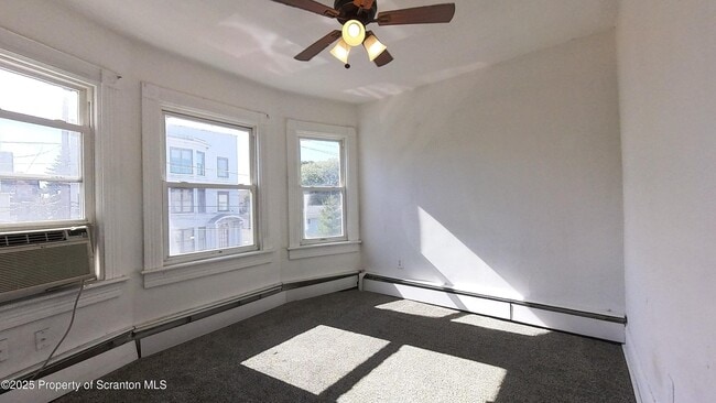 Building Photo - 447 Orchard St