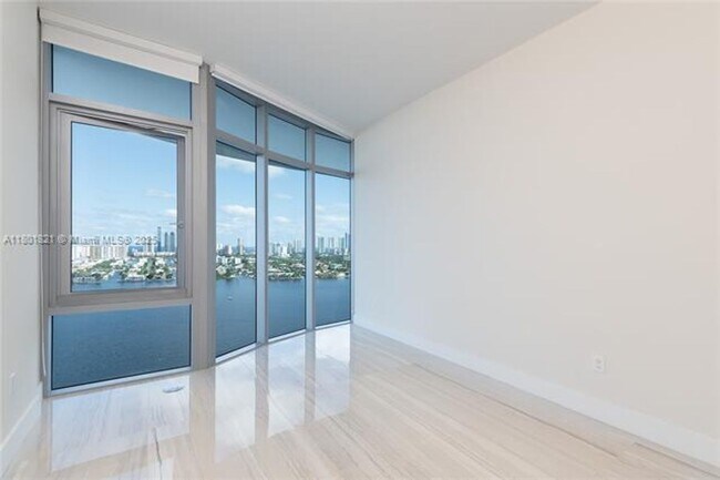 Building Photo - 17111 Biscayne Blvd