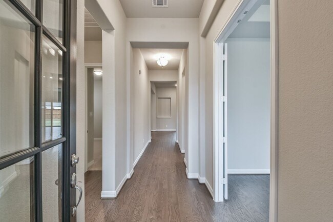 Building Photo - 27124 Regal Scott Dr