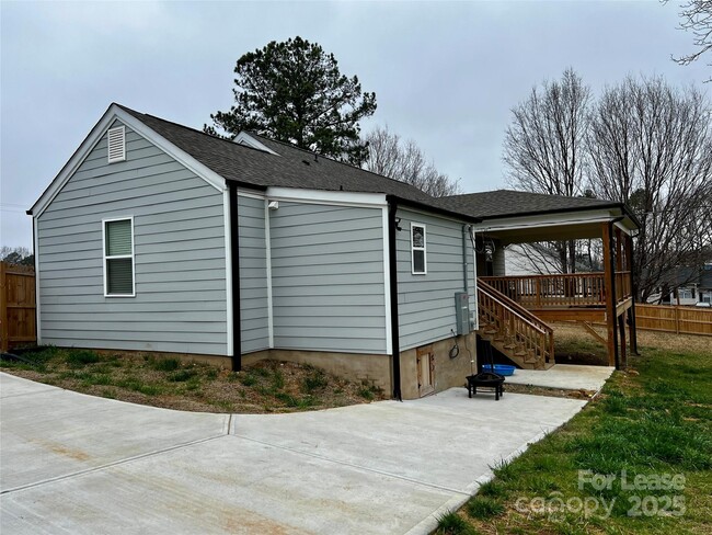 Building Photo - 1308 Old Concord Rd