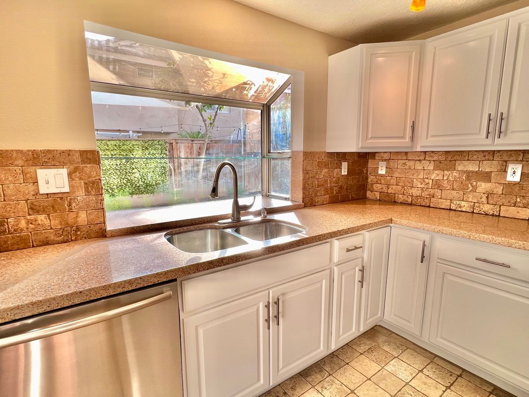 Building Photo - 28556 Rancho-Laguna