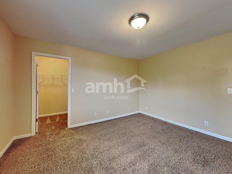 Building Photo - 1068 Blairfield Dr