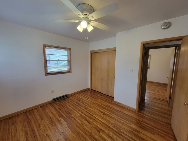 Building Photo - Great Home in quiet Waterloo Neighborhood