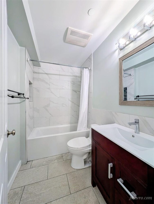 Building Photo - 754 20th Ave