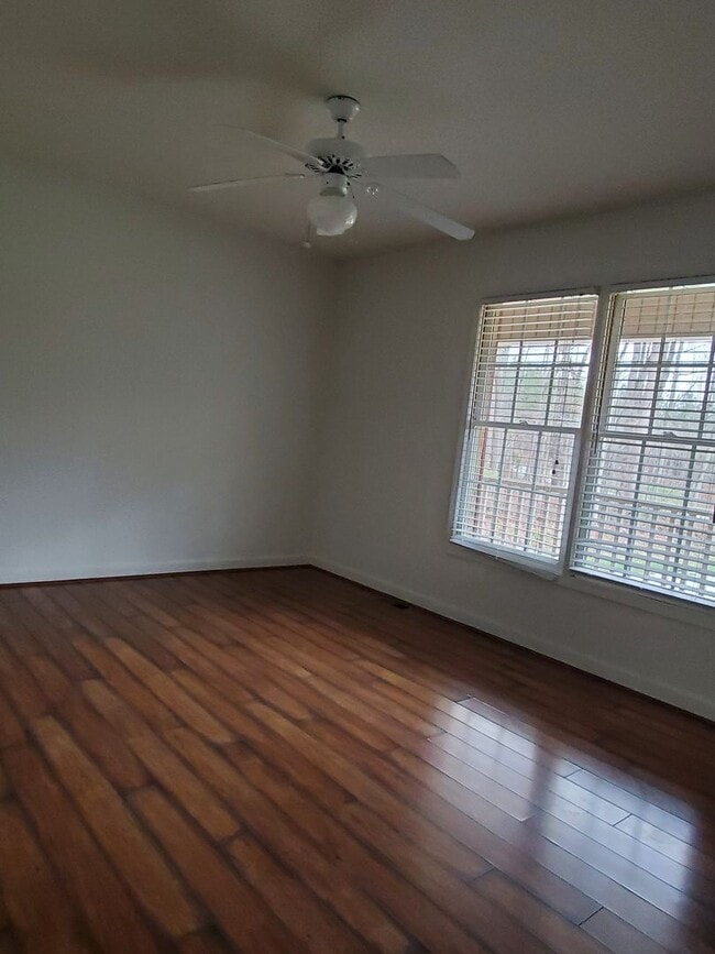Building Photo - Ready to move in!