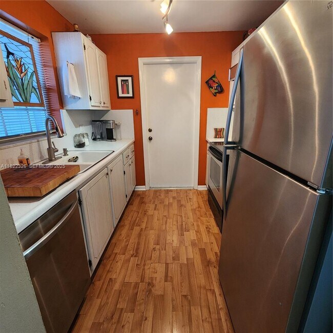 Building Photo - 2424 NE 9th St