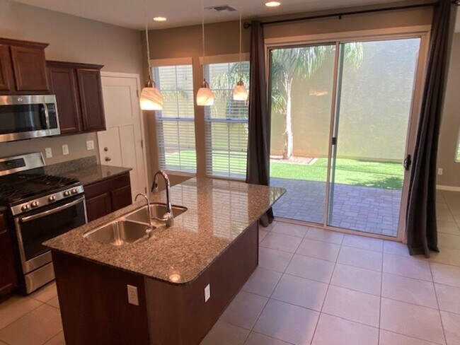 Building Photo - 2705 S Valle Verde