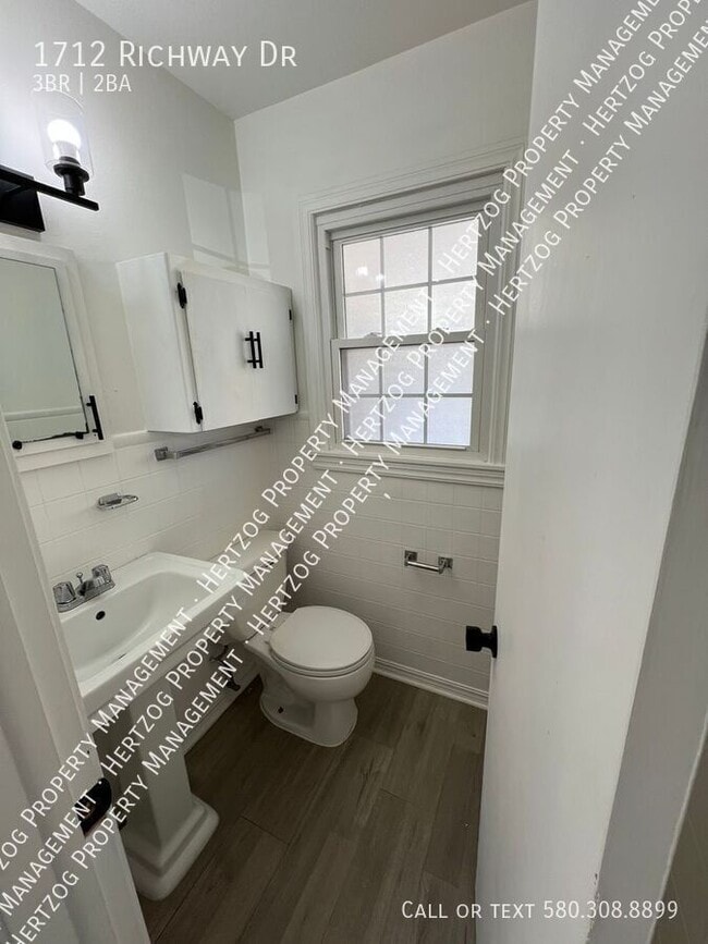 Building Photo - 1712 Richway Dr