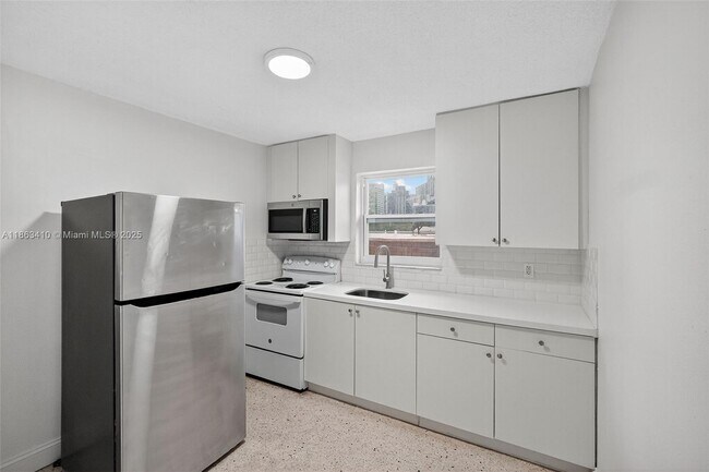 Primary Photo - 458 SW 9th St
