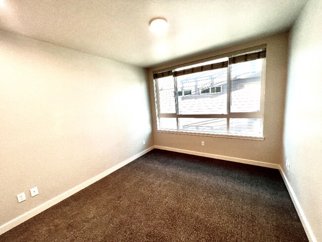 Building Photo - 2330 Yakima Ct