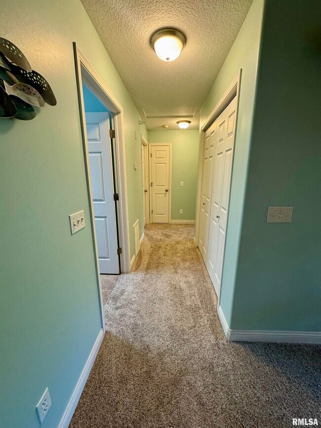 Building Photo - 4102 Creek Hill Dr