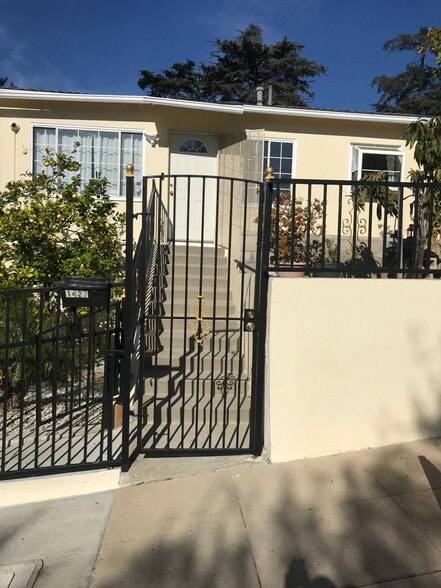 Front Door - 1437 Plumas St