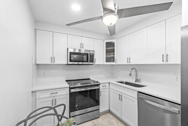 Building Photo - 4511 S Ocean Blvd