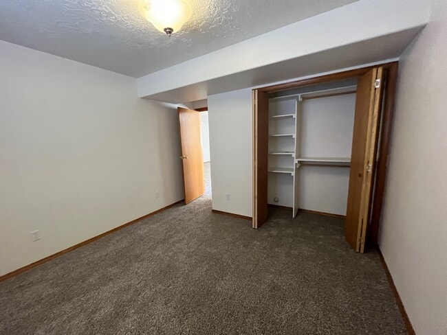 Building Photo - 1241 W Kimra St