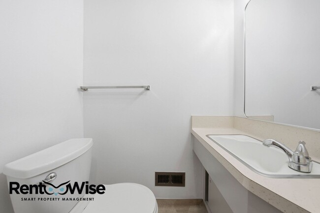 Building Photo - 569 Addison Ave