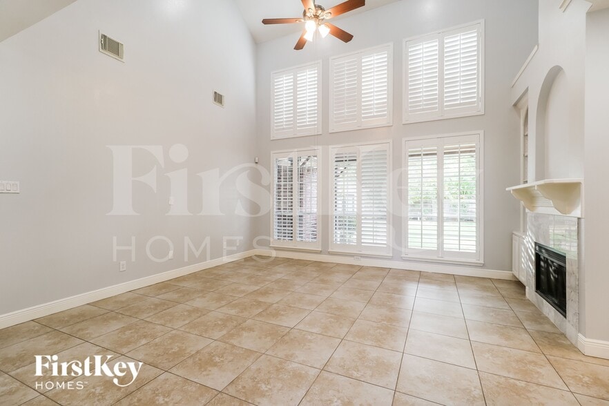 Building Photo - 2407 Spanish Oak Hill Ct