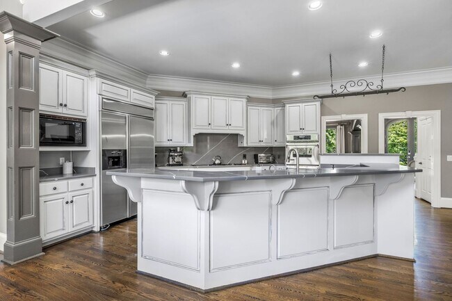 Building Photo - Princeton Hills Fully Furnished