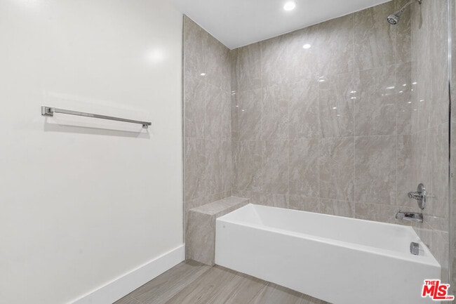 Building Photo - 11042 La Maida St