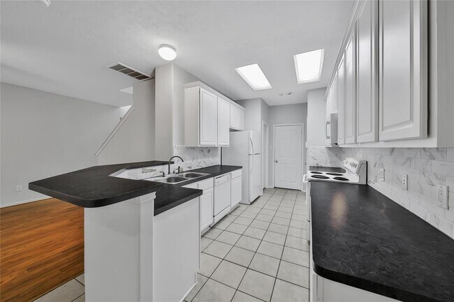 Building Photo - 230 W Stedhill Loop