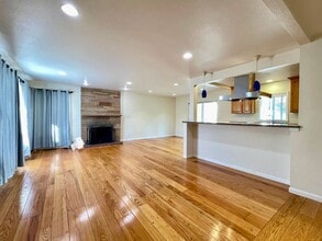 Building Photo - 4 Bed 2 bath SFH in Oakland Hills secluded...