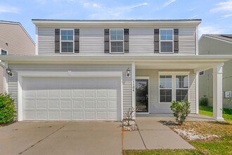 Building Photo - Convenient Location with Modern Amenities
