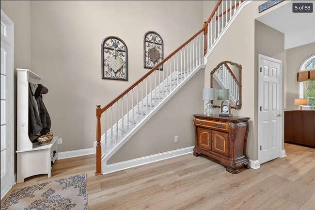 Building Photo - 5 Bed 4 Bath Multi Family House