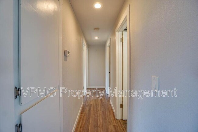 Building Photo - 3513 NE 135th Ave