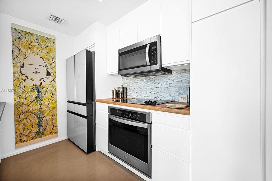 Building Photo - 300 S Biscayne Blvd
