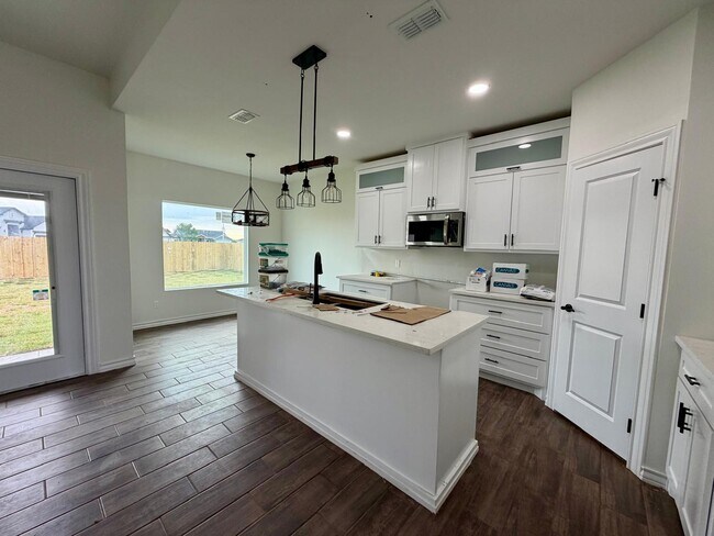 Building Photo - 2007 Peace Dr